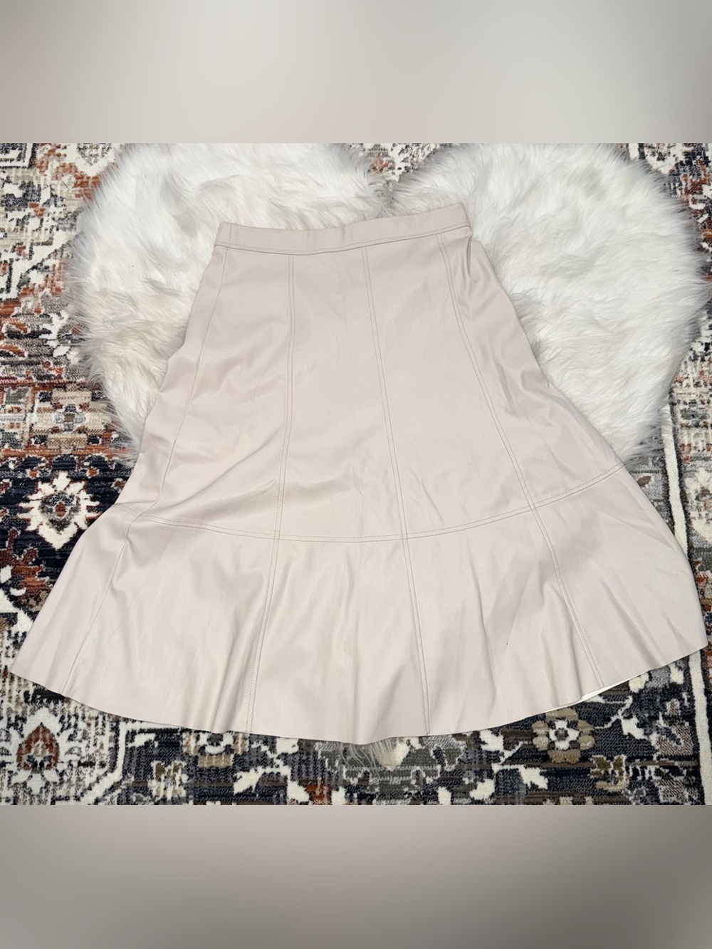 Banana Republic Vegan Leather Cream MIDI Skirt. Size 6